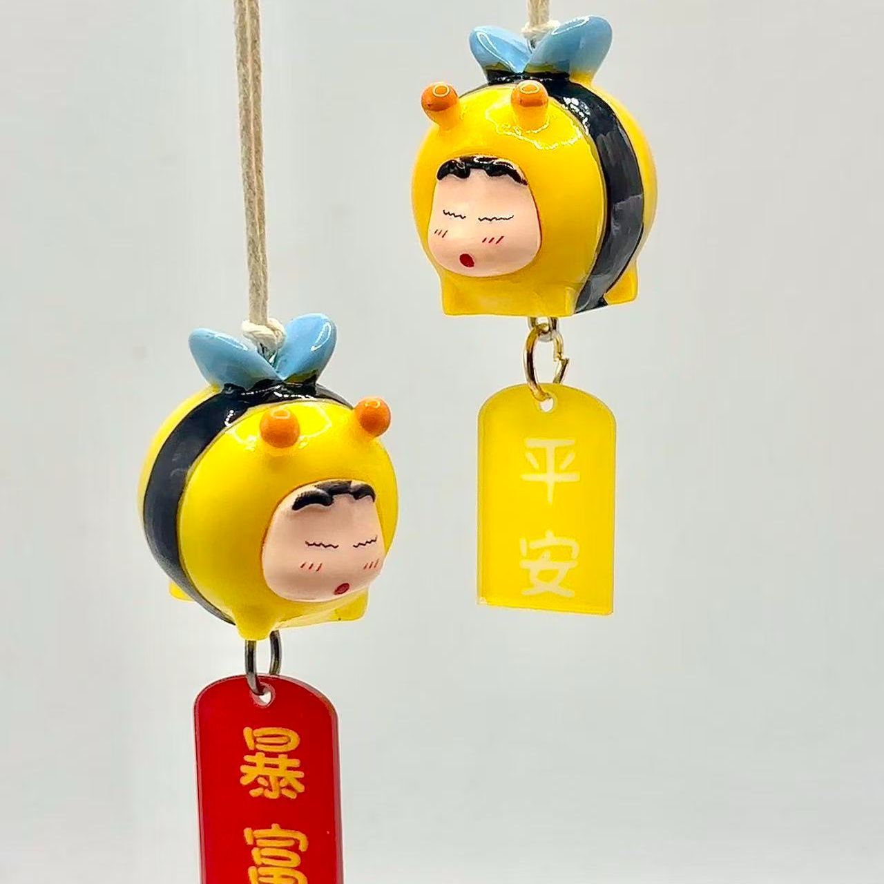 Car Accessories Unique - Crayon Shin-chan Bee Cosplay Figuur Auto